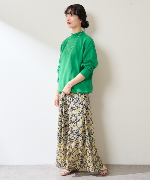 SHENERY（シーナリー）の「バックボリューム裏毛プルオーバー（スウェット・レディース・オフホワイト/グリーン・FREE）」の11枚目の写真