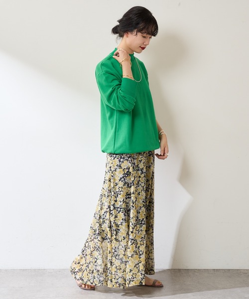 SHENERY（シーナリー）の「バックボリューム裏毛プルオーバー（スウェット・レディース・オフホワイト/グリーン・FREE）」の14枚目の写真