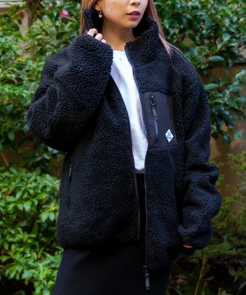 ADPOSION（アドポーション）の「ビッグシルエット スタンドネック ボアフリースジャケット（ブルゾン・レディース・パープル/グリーン/ベージュ/ブラック/ブラック系1/キャメル/ホワイト/カーキ・LARGE/MEDIUM/X-LARGE）」の3枚目の写真