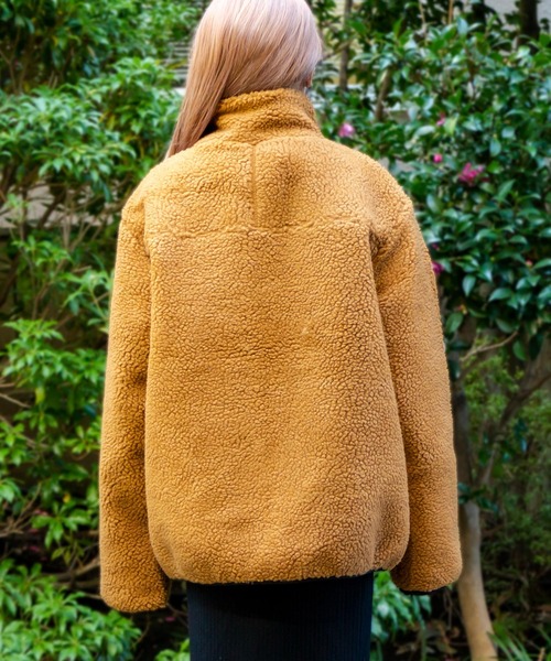 ADPOSION（アドポーション）の「ビッグシルエット スタンドネック ボアフリースジャケット（ブルゾン・レディース・パープル/グリーン/ベージュ/ブラック/ブラック系1/キャメル/ホワイト/カーキ・LARGE/MEDIUM/X-LARGE）」の14枚目の写真