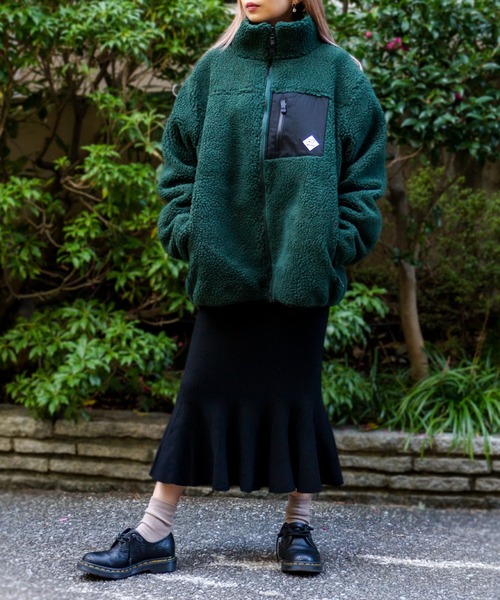 ADPOSION（アドポーション）の「ビッグシルエット スタンドネック ボアフリースジャケット（ブルゾン・レディース・パープル/グリーン/ベージュ/ブラック/ブラック系1/キャメル/ホワイト/カーキ・LARGE/MEDIUM/X-LARGE）」の21枚目の写真