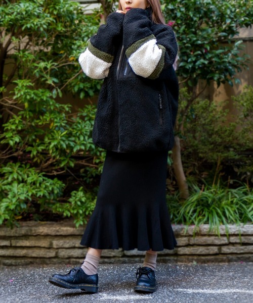 ADPOSION（アドポーション）の「ビッグシルエット スタンドネック ボアフリースジャケット（ブルゾン・レディース・パープル/グリーン/ベージュ/ブラック/ブラック系1/キャメル/ホワイト/カーキ・LARGE/MEDIUM/X-LARGE）」の10枚目の写真