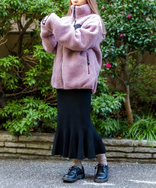 ADPOSION（アドポーション）の「ビッグシルエット スタンドネック ボアフリースジャケット（ブルゾン・レディース・パープル/グリーン/ベージュ/ブラック/ブラック系1/キャメル/ホワイト/カーキ・LARGE/MEDIUM/X-LARGE）」の13枚目の写真