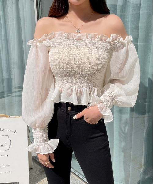 chuu（チュー）の「CHUU セラースモークオフショルダーブラウス（シャツ/ブラウス・レディース・ブラック/クリーム・FREE）」の2枚目の写真