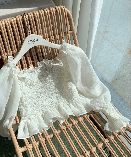 chuu（チュー）の「CHUU セラースモークオフショルダーブラウス（シャツ/ブラウス・レディース・ブラック/クリーム・FREE）」の14枚目の写真