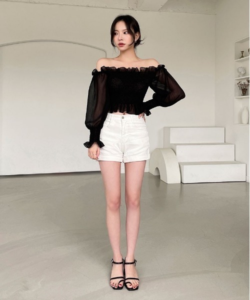 chuu（チュー）の「CHUU セラースモークオフショルダーブラウス（シャツ/ブラウス・レディース・ブラック/クリーム・FREE）」の9枚目の写真