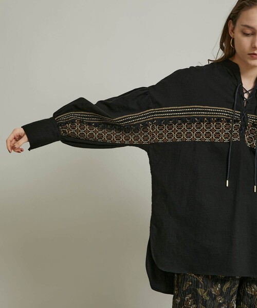 EBONY(エボニー)の「【EBONY(エボニー)】レースアップブラウス E21AW/T-01(シャツ/ブラウス・レディース・ブラック/ベージュ・2)」の3枚目の写真