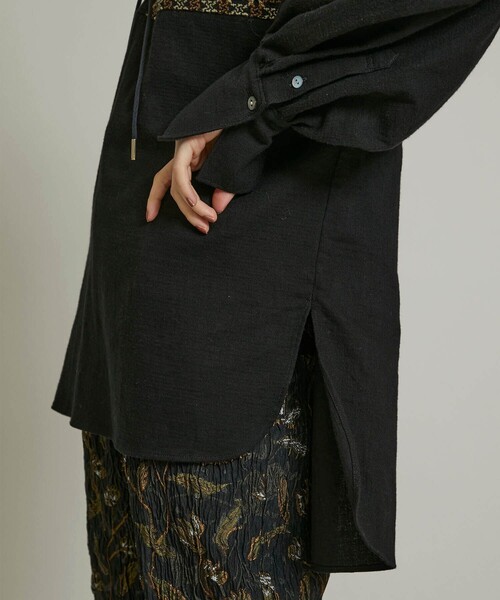 EBONY(エボニー)の「【EBONY(エボニー)】レースアップブラウス E21AW/T-01(シャツ/ブラウス・レディース・ブラック/ベージュ・2)」の6枚目の写真