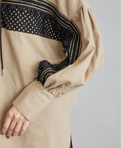 EBONY(エボニー)の「【EBONY(エボニー)】レースアップブラウス E21AW/T-01(シャツ/ブラウス・レディース・ブラック/ベージュ・2)」の20枚目の写真