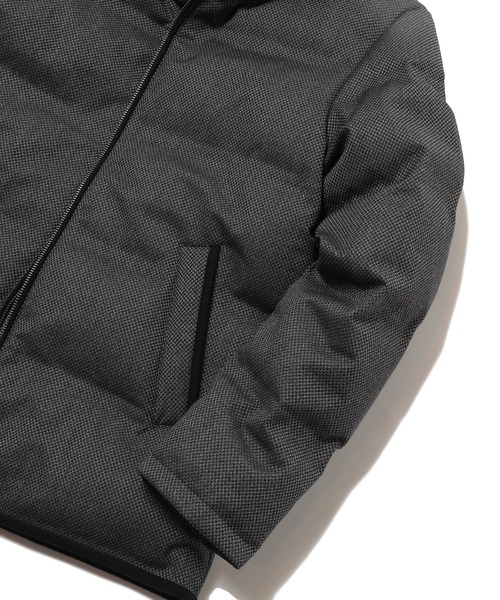 MEN'S BIGI（メンズビギ）の「マイクロブロックチェック ボリュームネックダウンジャケット（ダウンジャケット/コート・メンズ・チャコールグレー×ブラック/ダークネイビー/ブラック×ブラック・01/02/03/04）」の21枚目の写真