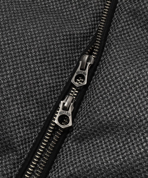 MEN'S BIGI（メンズビギ）の「マイクロブロックチェック ボリュームネックダウンジャケット（ダウンジャケット/コート・メンズ・チャコールグレー×ブラック/ダークネイビー/ブラック×ブラック・01/02/03/04）」の10枚目の写真