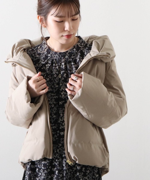 Cheek(チーク)の「ベーシックショートダウン(ダウンジャケット/コート・レディース・ブラック/アイボリー/グレイッシュベージュ・MEDIUM)」の3枚目の写真