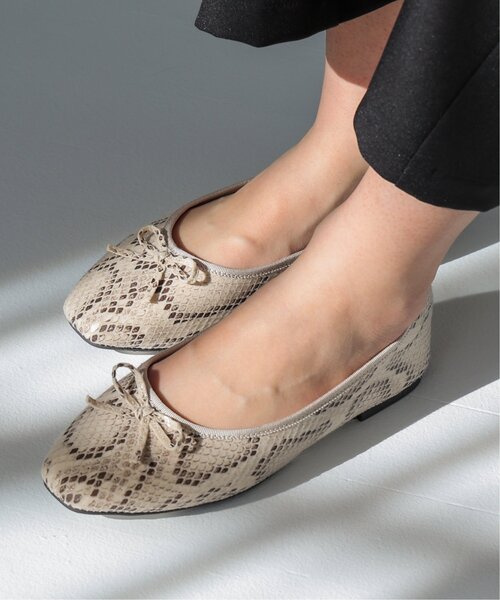 RAY CASSIN（レイカズン）の「ジャストバレエシューズ（バレエシューズ・レディース・ゴールド/グリーン/ブラック/キナリ/ベージュ系その他・SMALL/X-SMALL/MEDIUM/LARGE/X-LARGE）」の4枚目の写真