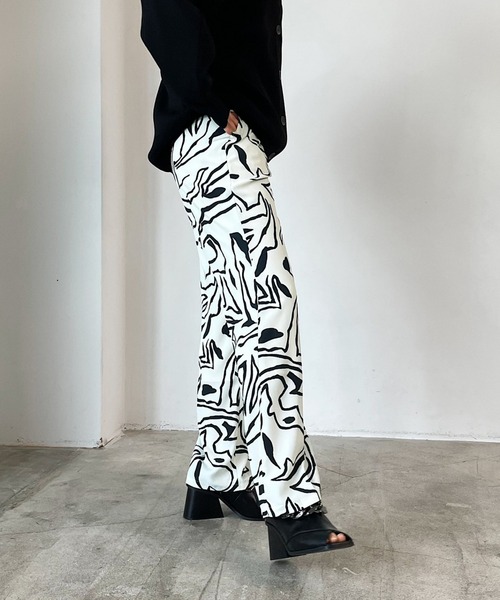 PAGEBOY(ページボーイ)の「アートペイント柄パンツ(その他パンツ・レディース・オフホワイト/ブラック・FREE)」の12枚目の写真