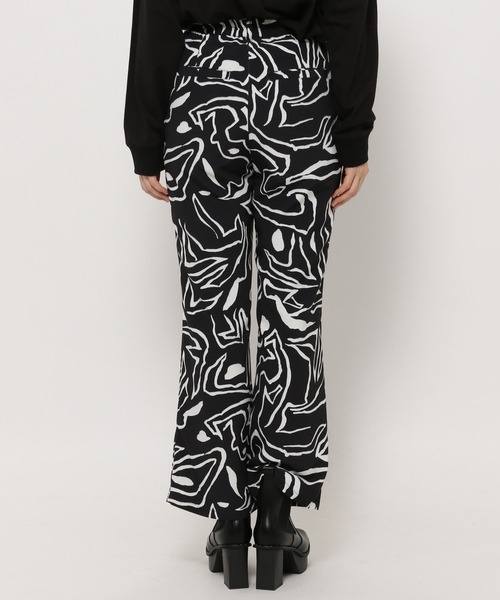 PAGEBOY(ページボーイ)の「アートペイント柄パンツ(その他パンツ・レディース・オフホワイト/ブラック・FREE)」の16枚目の写真