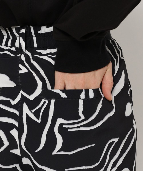 PAGEBOY(ページボーイ)の「アートペイント柄パンツ(その他パンツ・レディース・オフホワイト/ブラック・FREE)」の11枚目の写真