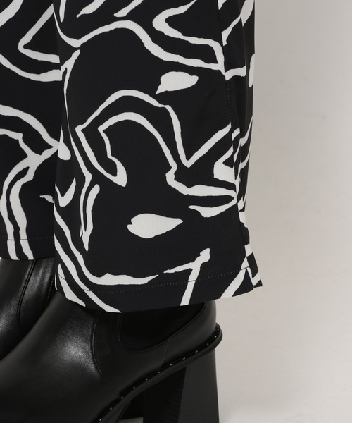 PAGEBOY(ページボーイ)の「アートペイント柄パンツ(その他パンツ・レディース・オフホワイト/ブラック・FREE)」の9枚目の写真