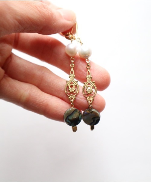 tone（トーン）の「【Ceskariko】Freshwater pearl＆Shell pierce（ピアス（両耳用）・レディース・マルチ・FREE）」の3枚目の写真