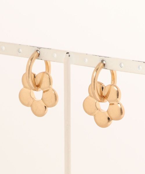 Me%（ミィパーセント）の「フラワーメタルピアス（ピアス（両耳用）・レディース・グレー系その他/イエロー系その他・FREE）」の3枚目の写真