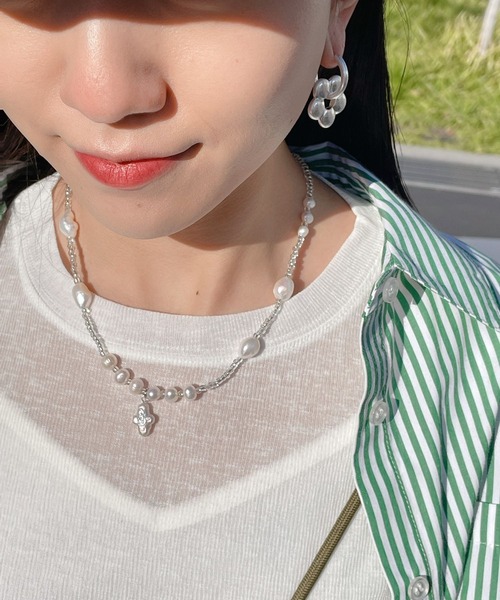 Me%（ミィパーセント）の「フラワーメタルピアス（ピアス（両耳用）・レディース・グレー系その他/イエロー系その他・FREE）」の4枚目の写真