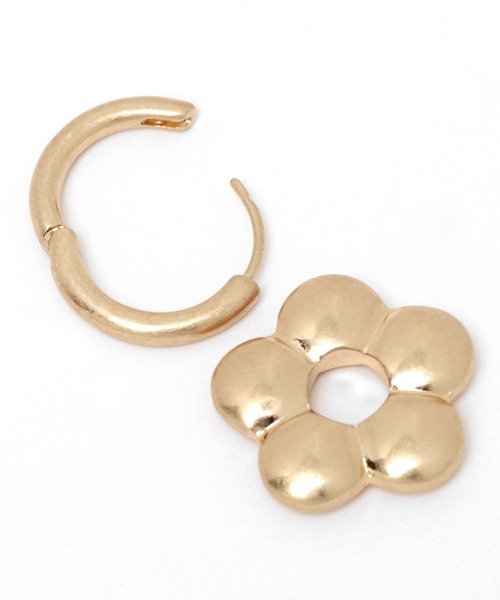 Me%（ミィパーセント）の「フラワーメタルピアス（ピアス（両耳用）・レディース・グレー系その他/イエロー系その他・FREE）」の6枚目の写真