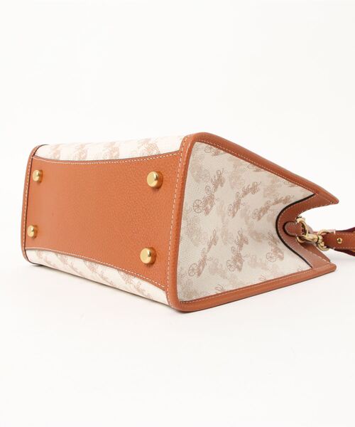 COACH（コーチ）の「フィールド トート 22 ウィズ ホース アンド キャリッジ プリント アンド キャリッジ バッジ（トートバッグ・レディース・ホワイト系その他・ﾌﾘ-）」の5枚目の写真