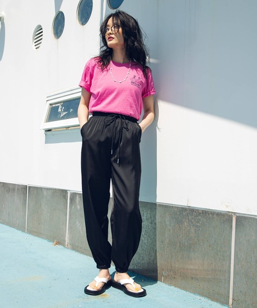 bohmal（ボマール）の「マットサテンジョガーパンツ（その他パンツ・レディース・ブラック/ピンク・FREE）」の3枚目の写真