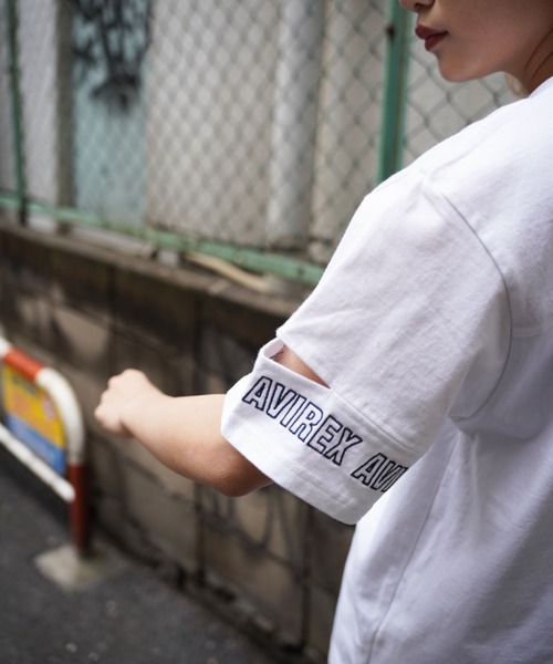 AVIREX（アヴィレックス）の「SLEEVE OPEN EMBROIDERY T-SHIRT/ スリーブオープン刺繍ティーシャツ（Tシャツ/カットソー・レディース・オフホワイト/レッド/サックスブルー/ブラック・FREE）」の17枚目の写真