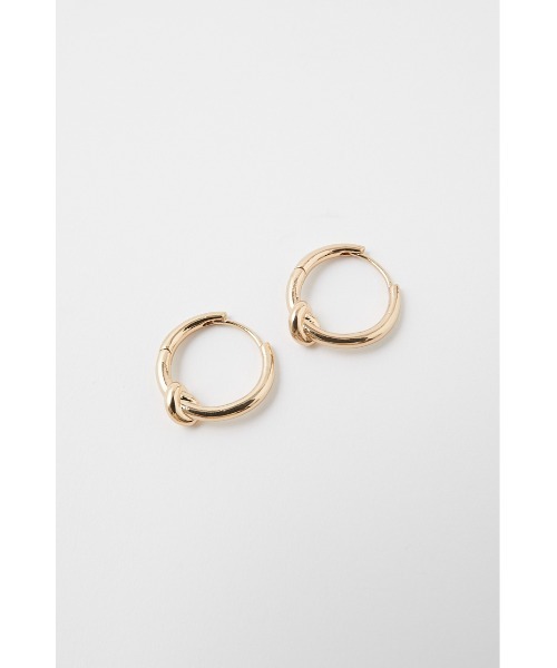 MOUSSY（マウジー）の「KNOT EARRINGS（ピアス（両耳用）・レディース・ゴールド/シルバー・FREE）」の4枚目の写真
