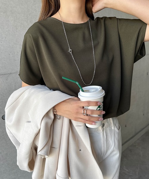 andme(アンドミー)の「きれいめ梨地ポンチドルマンスリーブトップス(Tシャツ/カットソー・レディース・ブラック/ブラウン/カーキ/グレイッシュベージュ/ピンク系その他/ピンクベージュ/ネイビー/ライトベージュ・M/L)」の5枚目の写真