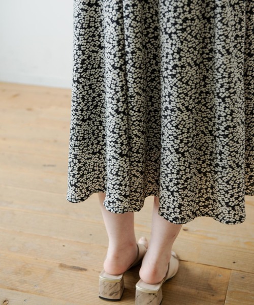 idem（イデム）の「flower retro onepiece/レトロ花柄ワンピース（ワンピース・レディース・ブラック/ブルー・FREE）」の10枚目の写真