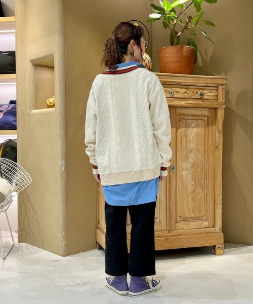 Ray BEAMS（レイビームス）の「CAL O LINE / チルデン Vネック カーディガン（カーディガン/ボレロ・レディース・ナチュラル・ONE SIZE）」の9枚目の写真