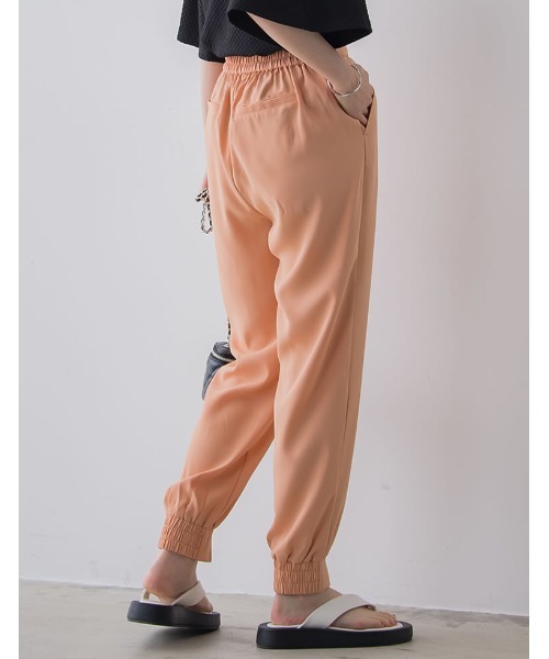 Re:EDIT（リエディ）の「[低身長/高身長/大きいサイズ有][洗濯機で洗える]ジョーゼットピンタックスリットジョガーパンツ（その他パンツ・レディース・ブルー/オレンジ/グレー/ブラック/アイボリー/モカ・LARGE/MEDIUM/SMALL/TALL/SHORT/X-LARGE）」の11枚目の写真