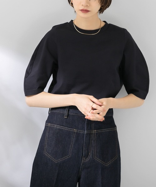 KBF（ケイビーエフ）の「カーブスリーブTシャツ（Tシャツ/カットソー・レディース・ブラック/ブラウン/オフホワイト/ラベンダー・ONE）」の3枚目の写真