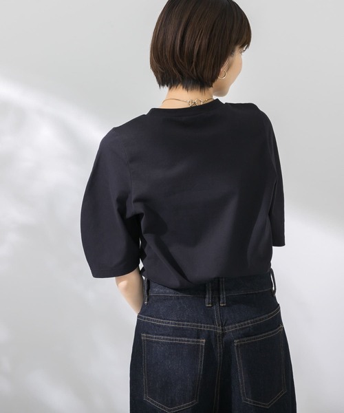 KBF（ケイビーエフ）の「カーブスリーブTシャツ（Tシャツ/カットソー・レディース・ブラック/ブラウン/オフホワイト/ラベンダー・ONE）」の22枚目の写真