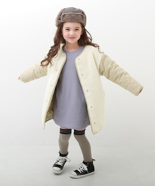 devirock（デビロック）の「洗える キルティングボア ノーカラー リバーシブルロングコート（ノーカラーコート・キッズ・ベージュ/ライトカーキ/チャコール・110cm/100cm/120cm/130cm/140cm/150cm/160cm）」の4枚目の写真