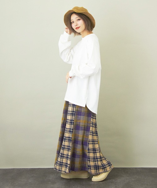 CUBE SUGAR（キューブシュガー）の「無地天竺カットソー長袖クルーネックロングTシャツ（Tシャツ/カットソー・レディース・ホワイト/チャコールグレー/パープル/グレイッシュベージュ・M）」の17枚目の写真