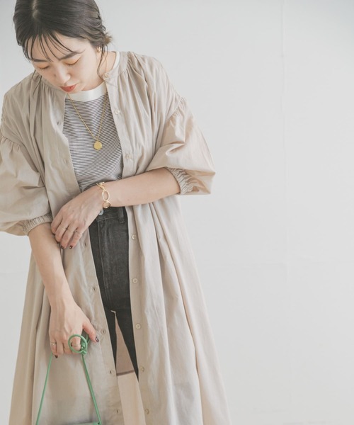 ITEMS URBANRESEARCH（アイテムズ アーバンリサーチ）の「ギャザーシャツワンピース（ワンピース・レディース・ブラウン/ライトブルー/グレー系その他・FREE）」の2枚目の写真