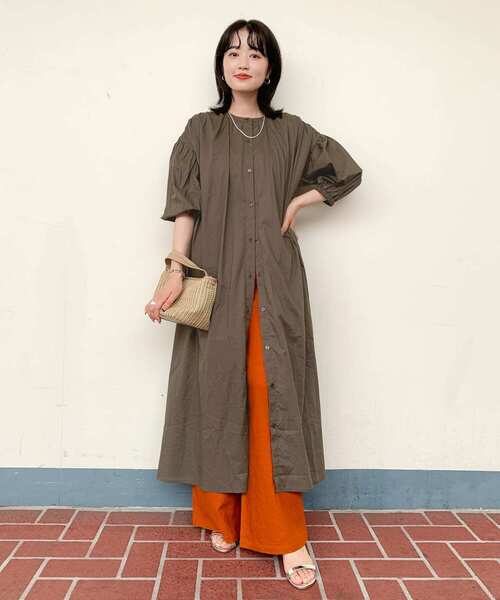 ITEMS URBANRESEARCH（アイテムズ アーバンリサーチ）の「ギャザーシャツワンピース（ワンピース・レディース・ブラウン/ライトブルー/グレー系その他・FREE）」の3枚目の写真