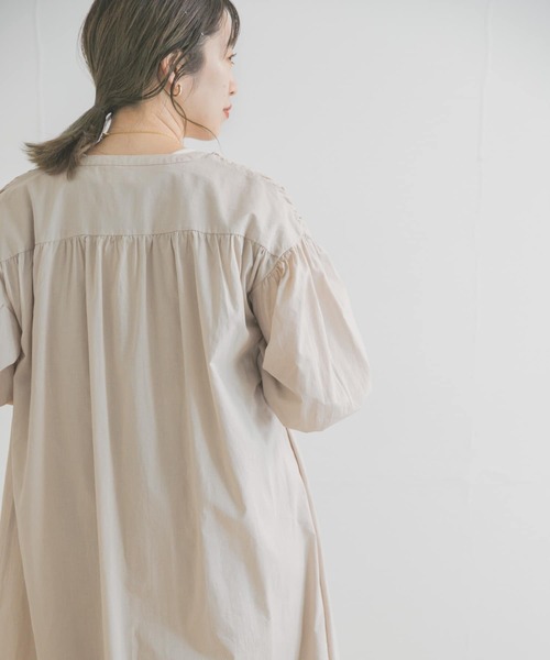 ITEMS URBANRESEARCH（アイテムズ アーバンリサーチ）の「ギャザーシャツワンピース（ワンピース・レディース・ブラウン/ライトブルー/グレー系その他・FREE）」の15枚目の写真