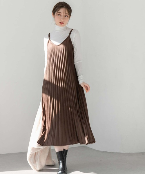 fifth(フィフス)の「ベルト付きスエードプリーツキャミワンピース(ワンピース・レディース・ブラウン/ブラック・M)」の1枚目の写真