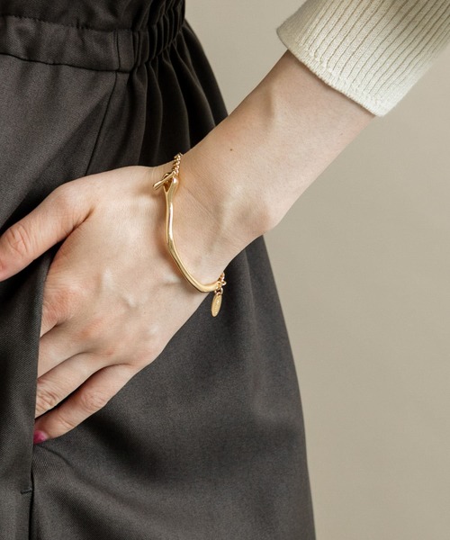 SMELLY（スメリー）の「ニュアンスバーチェーンブレスレット（ブレスレット・レディース・ゴールド/シルバー・-）」の4枚目の写真