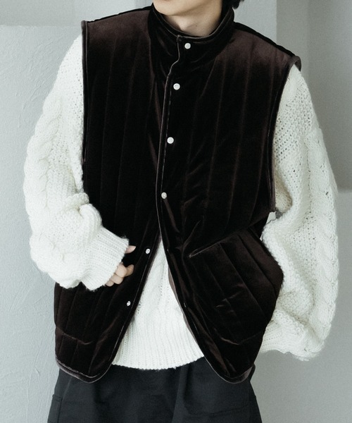 epnok（エプノック）の「ベロアキルティング中綿ベスト（ベスト・メンズ・チャコールグレー/ダークブラウン/グレイッシュベージュ・LARGE/MEDIUM/SMALL）」の21枚目の写真