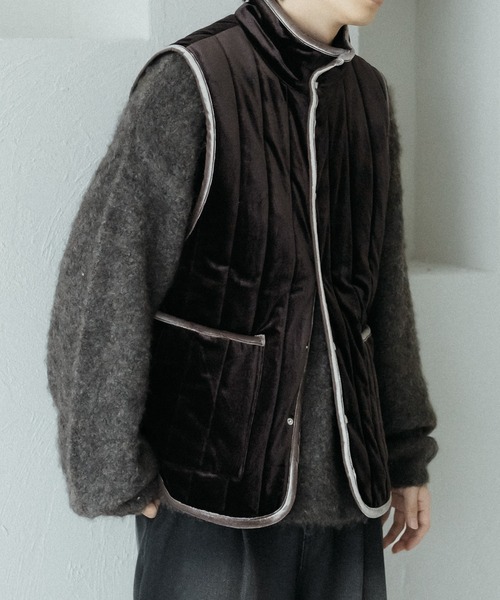 epnok（エプノック）の「ベロアキルティング中綿ベスト（ベスト・メンズ・チャコールグレー/ダークブラウン/グレイッシュベージュ・LARGE/MEDIUM/SMALL）」の4枚目の写真