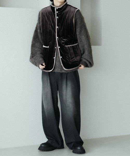 epnok（エプノック）の「ベロアキルティング中綿ベスト（ベスト・メンズ・チャコールグレー/ダークブラウン/グレイッシュベージュ・LARGE/MEDIUM/SMALL）」の10枚目の写真