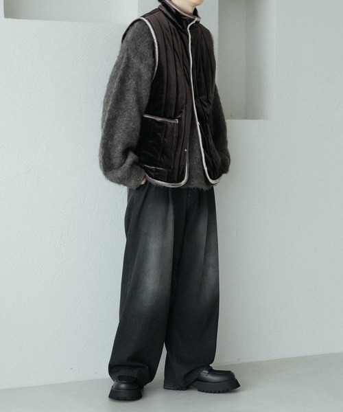 epnok（エプノック）の「ベロアキルティング中綿ベスト（ベスト・メンズ・チャコールグレー/ダークブラウン/グレイッシュベージュ・LARGE/MEDIUM/SMALL）」の8枚目の写真