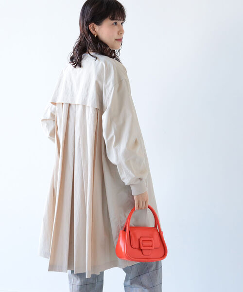 Ray BEAMS（レイビームス）の「Ray BEAMS / バック タック ジップ コート（ノーカラーコート・レディース・ブラック/オリーブ/ベージュ・ONE SIZE）」の3枚目の写真