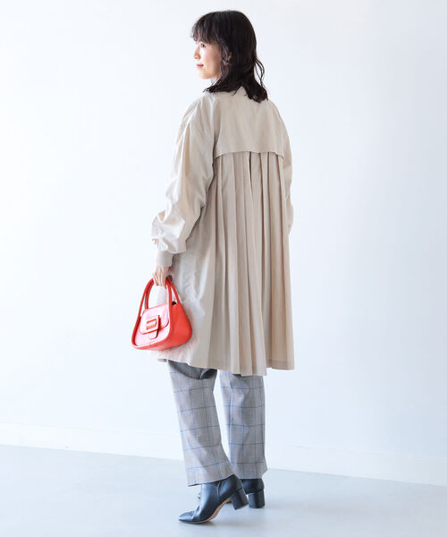 Ray BEAMS（レイビームス）の「Ray BEAMS / バック タック ジップ コート（ノーカラーコート・レディース・ブラック/オリーブ/ベージュ・ONE SIZE）」の12枚目の写真