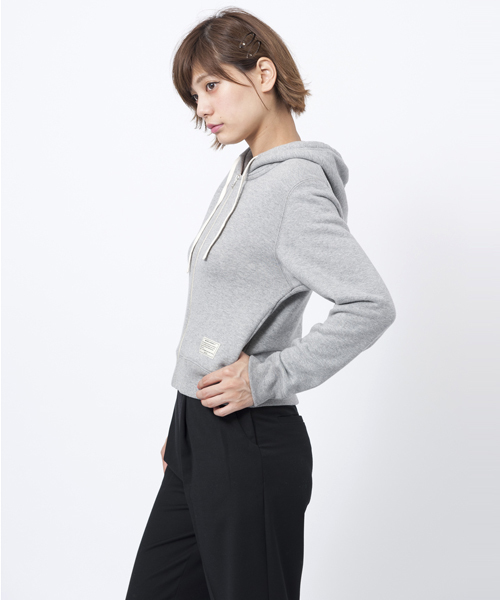 MILKFED.（ミルクフェド）の「CROPPED ZIP UP HOODIE（パーカー・レディース・アッシュ/ネイビー/バーガンディー・MEDIUM/SMALL）」の9枚目の写真