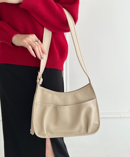 wears(ウェアーズ)の「太ベルト2WAY PU素材 ショルダーバッグ(ショルダーバッグ・レディース・ブラック/アイボリー/ブラウン/レッド/グレイッシュベージュ/ワイン・FREE)」の4枚目の写真